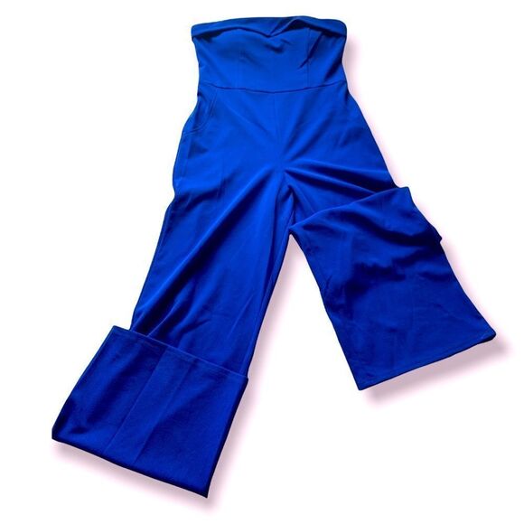 Gorgeous Jumpsuit for a Date night or Business Sz‎ M NWOT